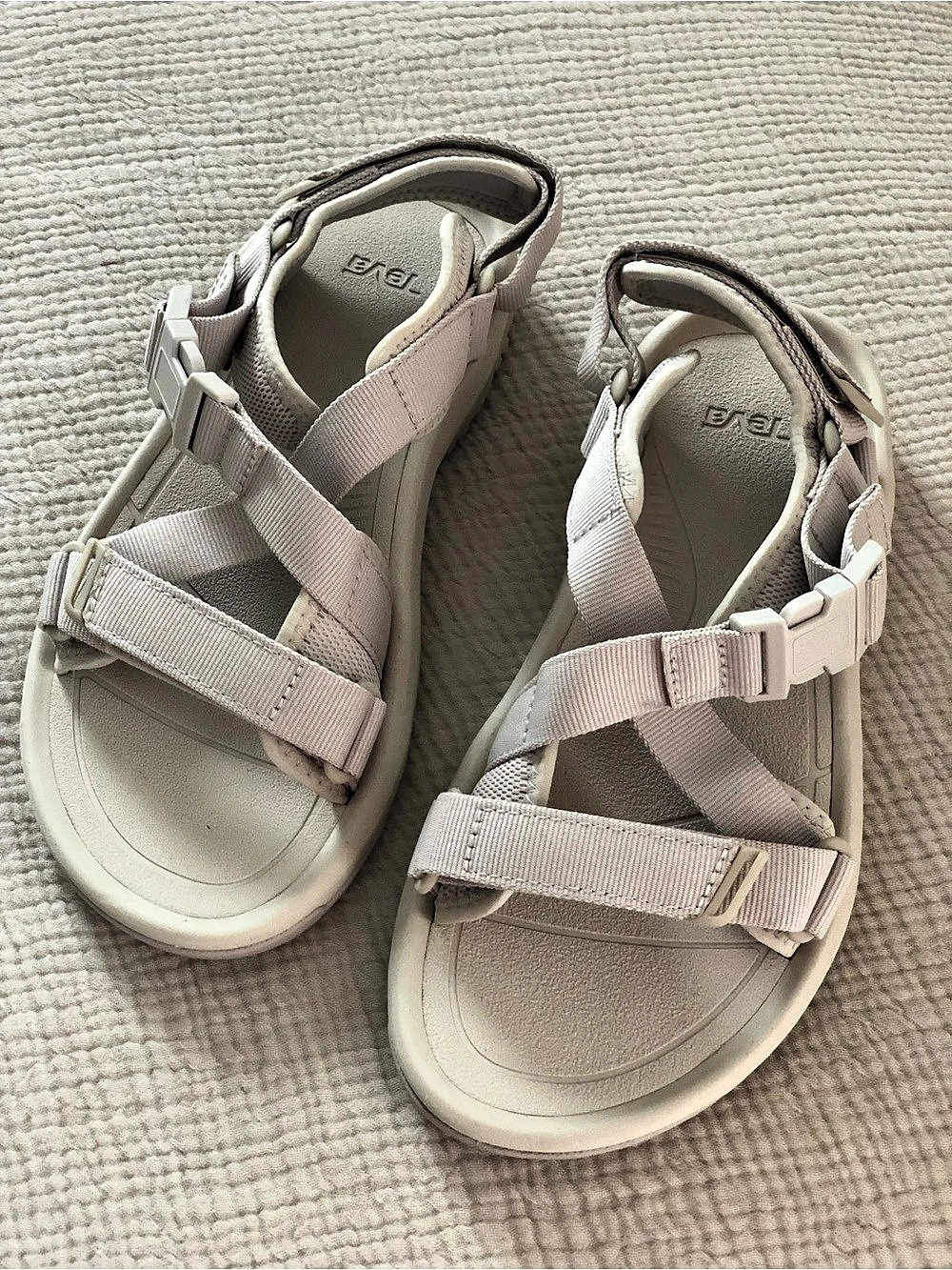 Teva Hurricane XLT2 Sport Sandals in Cream US 9. Brand New!